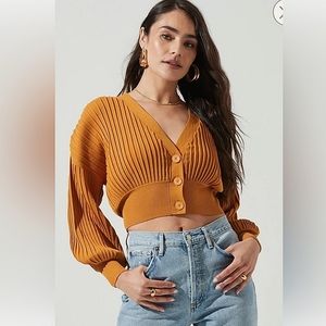 ASTR The Label Zuri button front cropped cardigan size L